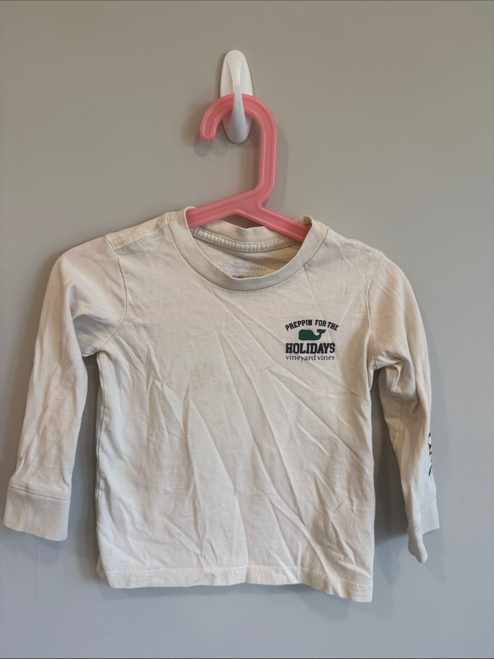 Vineyard Vines Cream Long-Sleeve Kids Holiday Tee with Green Logo